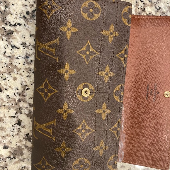 🎈SOLD🎈Louis Vuitton Sarah Wallet - Picture 6 of 12